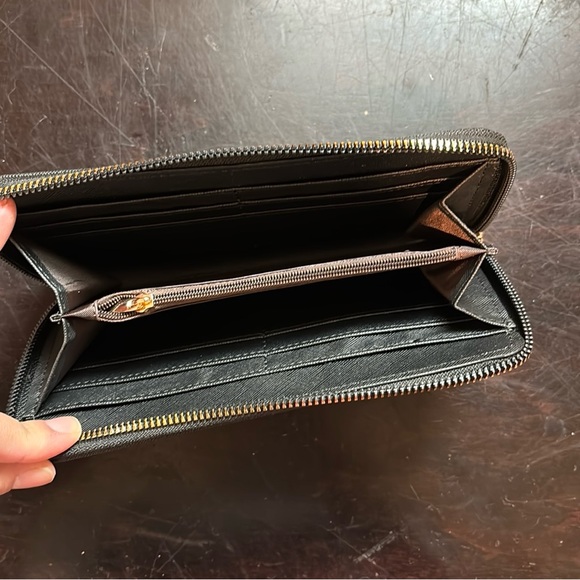 Must bundle Black Zip Around Wallet - Picture 3 of 3